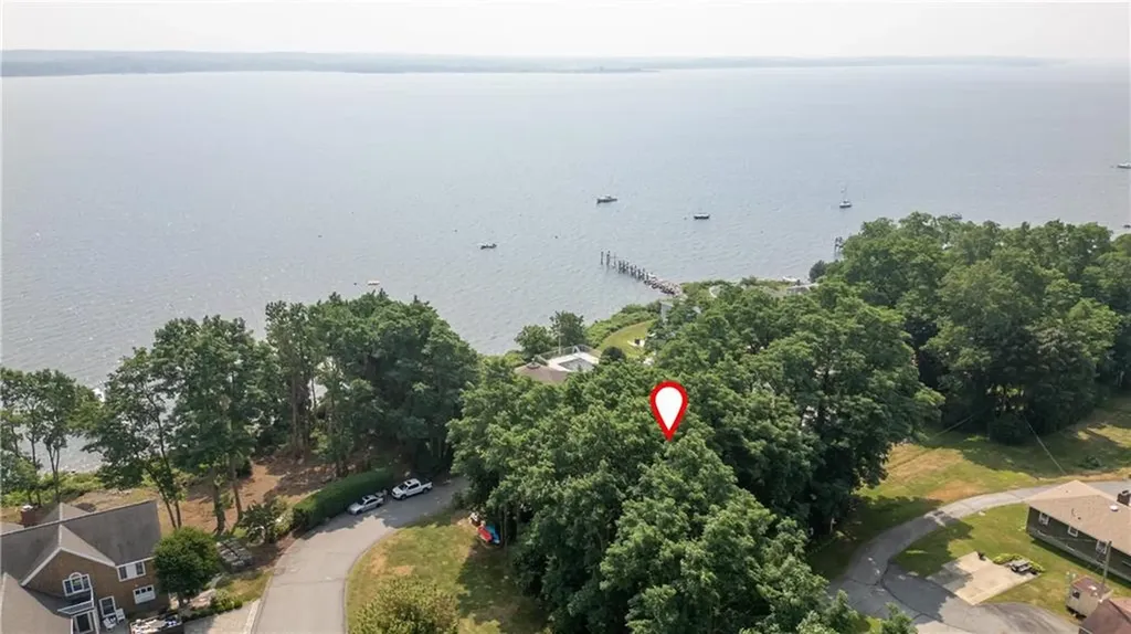 30 Johnnycake Lane Portsmouth RI 02871