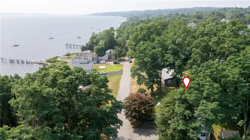 30 Johnnycake Lane Portsmouth RI 02871