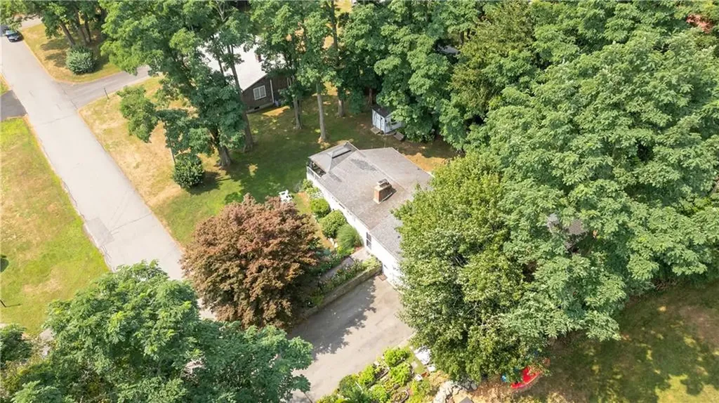 30 Johnnycake Lane Portsmouth RI 02871