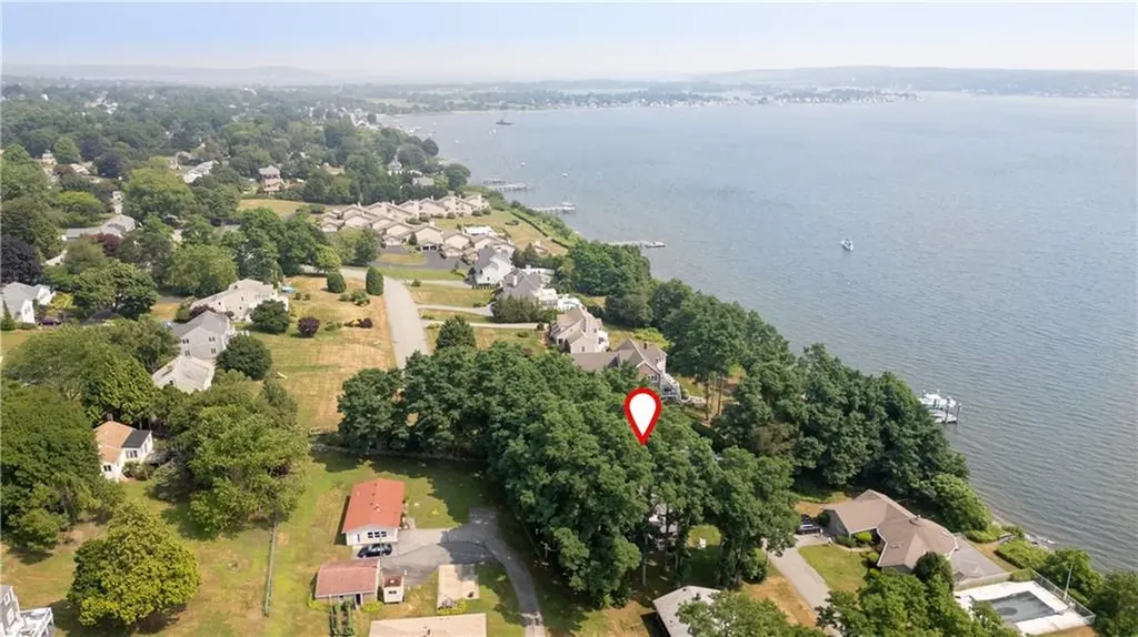 30 Johnnycake Lane Portsmouth RI 02871