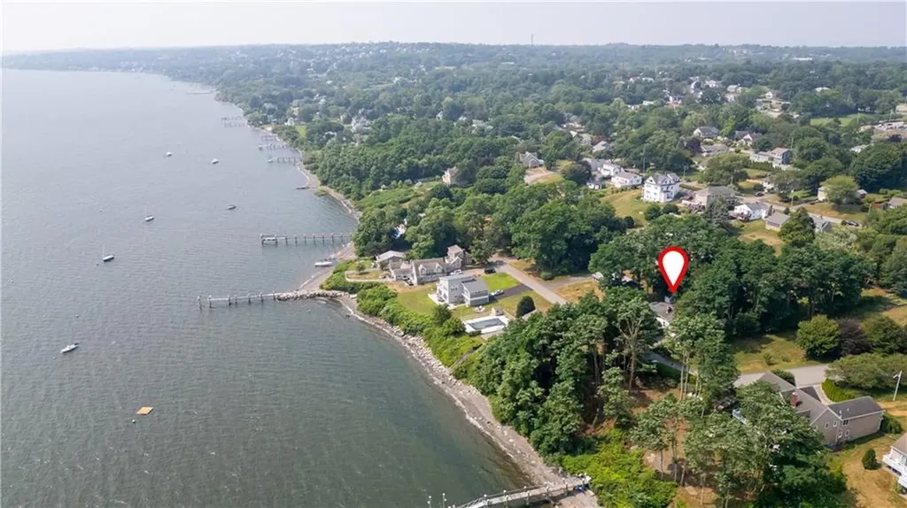 30 Johnnycake Lane Portsmouth RI 02871
