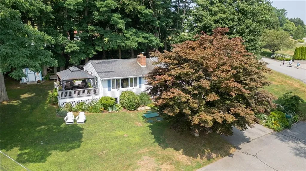 30 Johnnycake Lane Portsmouth RI 02871