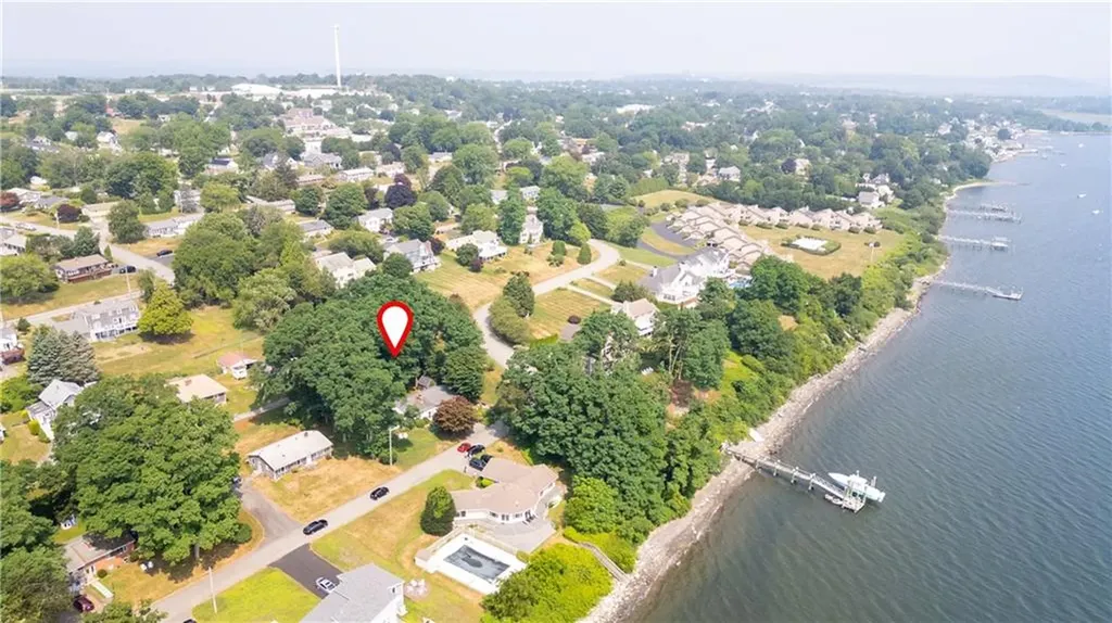 30 Johnnycake Lane Portsmouth RI 02871