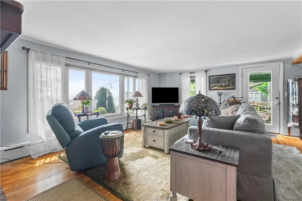 30 Johnnycake Lane Portsmouth RI 02871