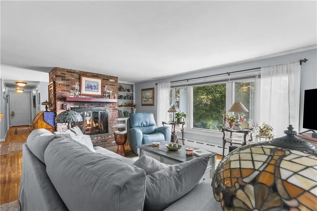 30 Johnnycake Lane Portsmouth RI 02871