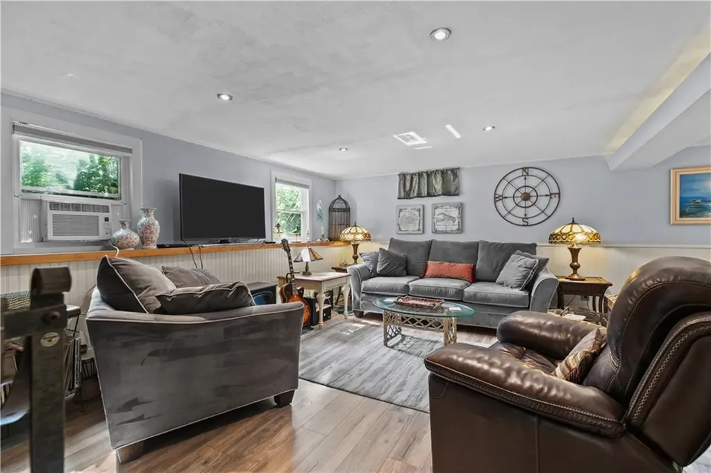 30 Johnnycake Lane Portsmouth RI 02871