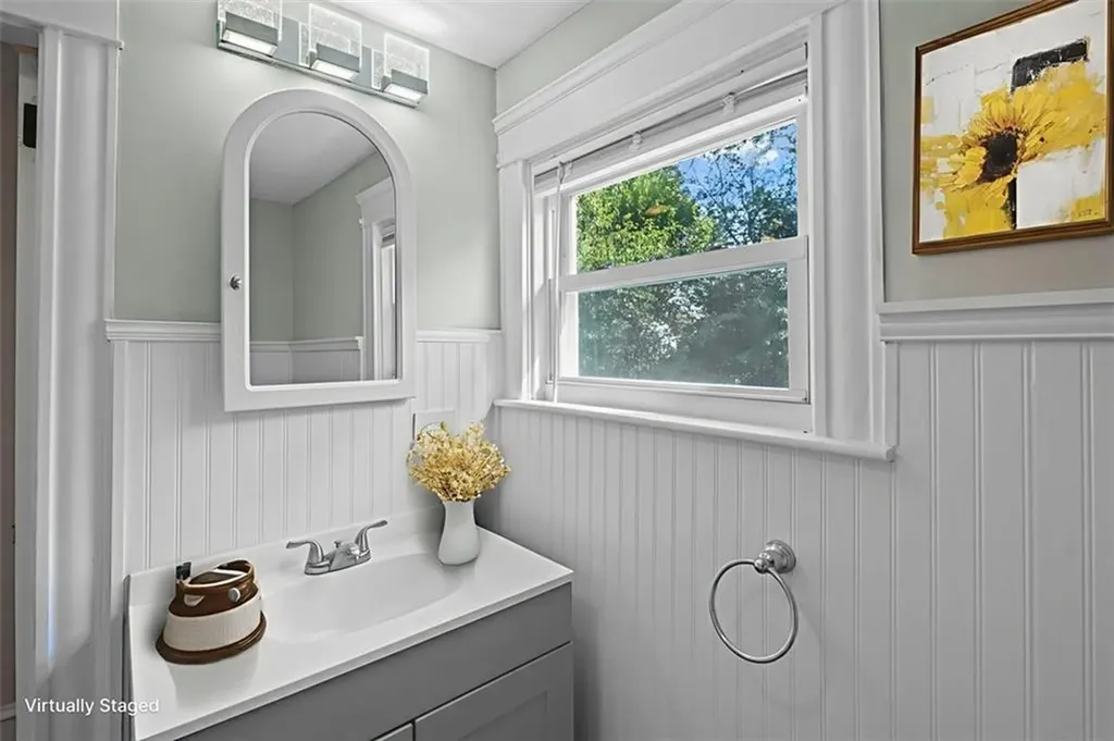 108 Pleasant View Road Warwick RI 02888