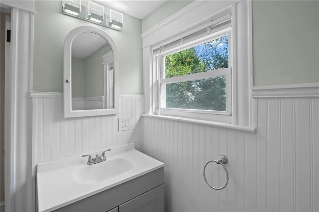 108 Pleasant View Road Warwick RI 02888