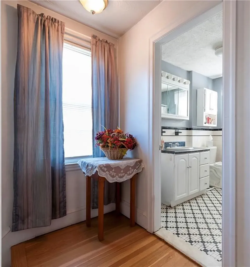 185 Hunts Avenue Pawtucket RI 02861