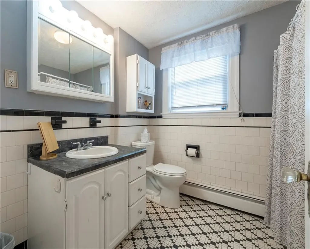 185 Hunts Avenue Pawtucket RI 02861