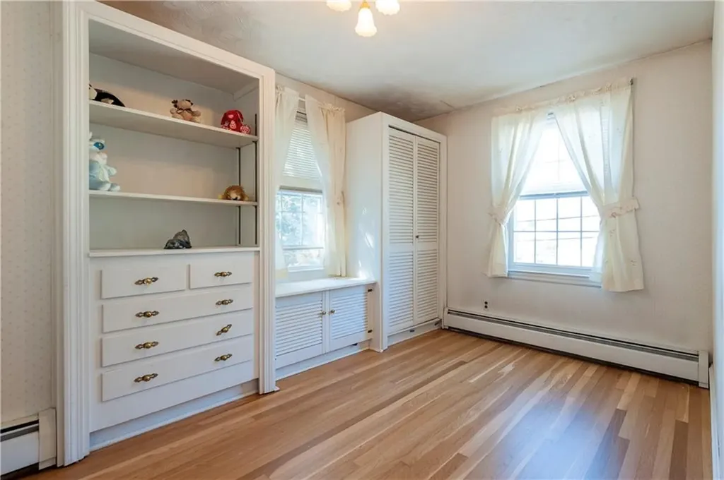185 Hunts Avenue Pawtucket RI 02861