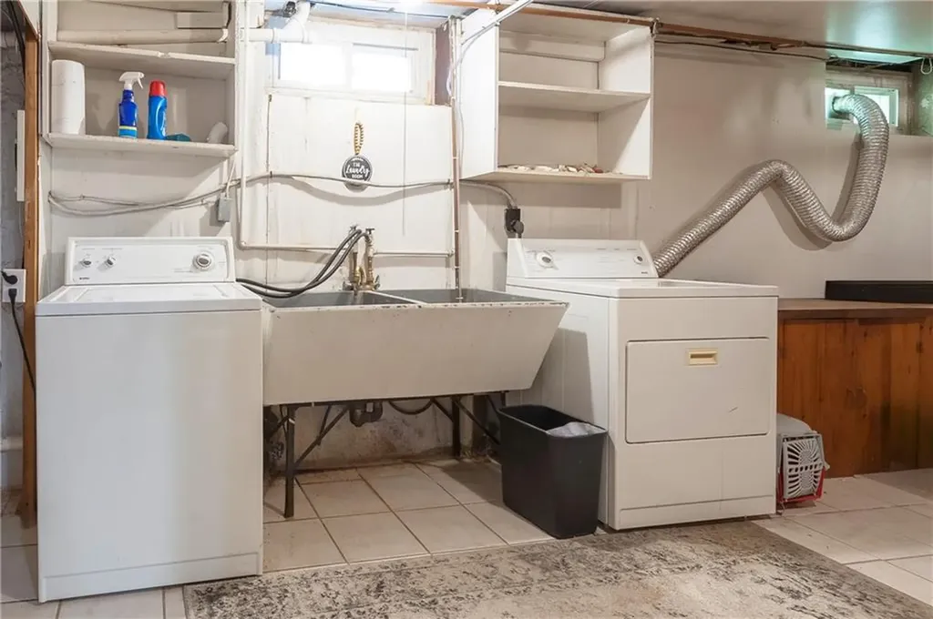 185 Hunts Avenue Pawtucket RI 02861