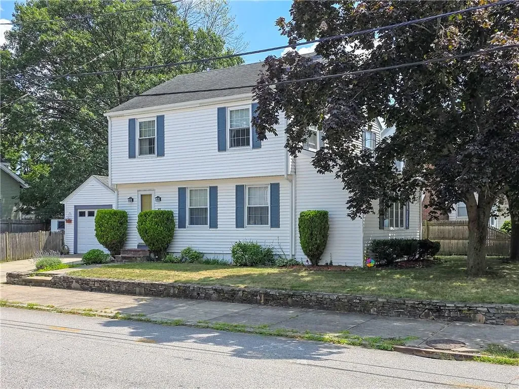 185 Hunts Avenue Pawtucket RI 02861