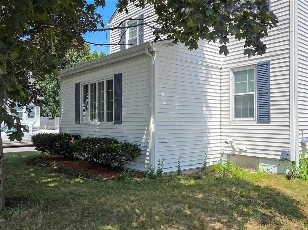 185 Hunts Avenue Pawtucket RI 02861