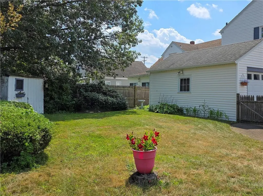 185 Hunts Avenue Pawtucket RI 02861
