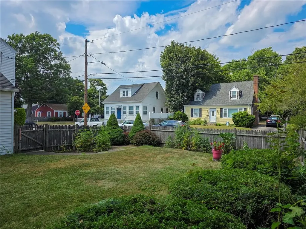 185 Hunts Avenue Pawtucket RI 02861