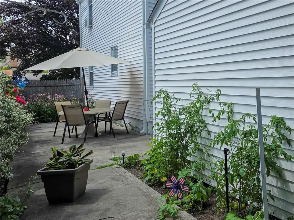 185 Hunts Avenue Pawtucket RI 02861
