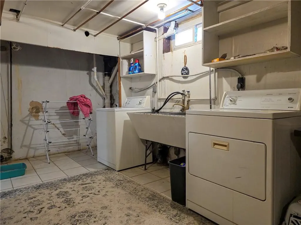 185 Hunts Avenue Pawtucket RI 02861