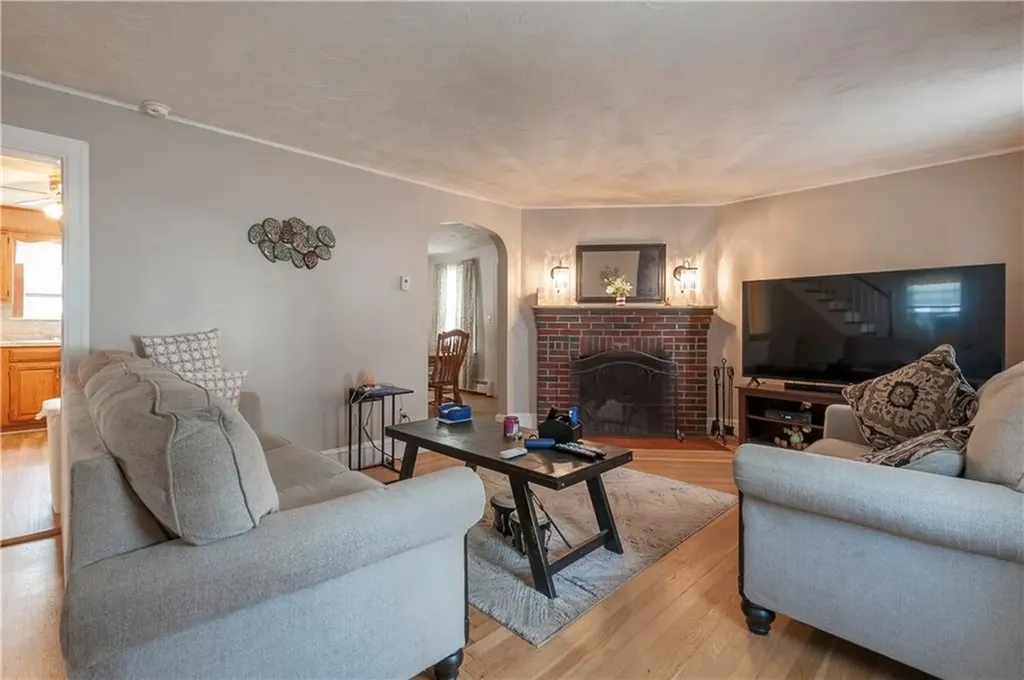 185 Hunts Avenue Pawtucket RI 02861
