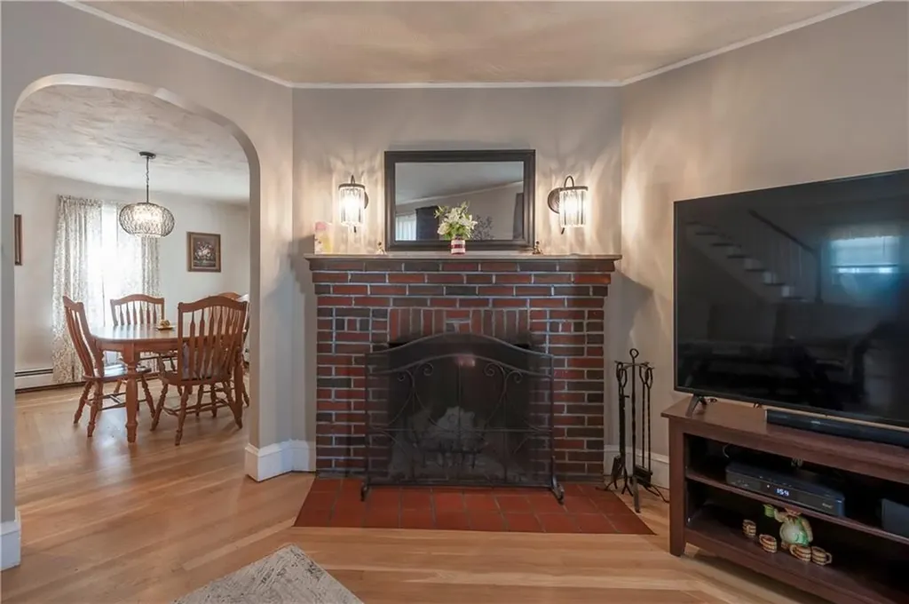 185 Hunts Avenue Pawtucket RI 02861