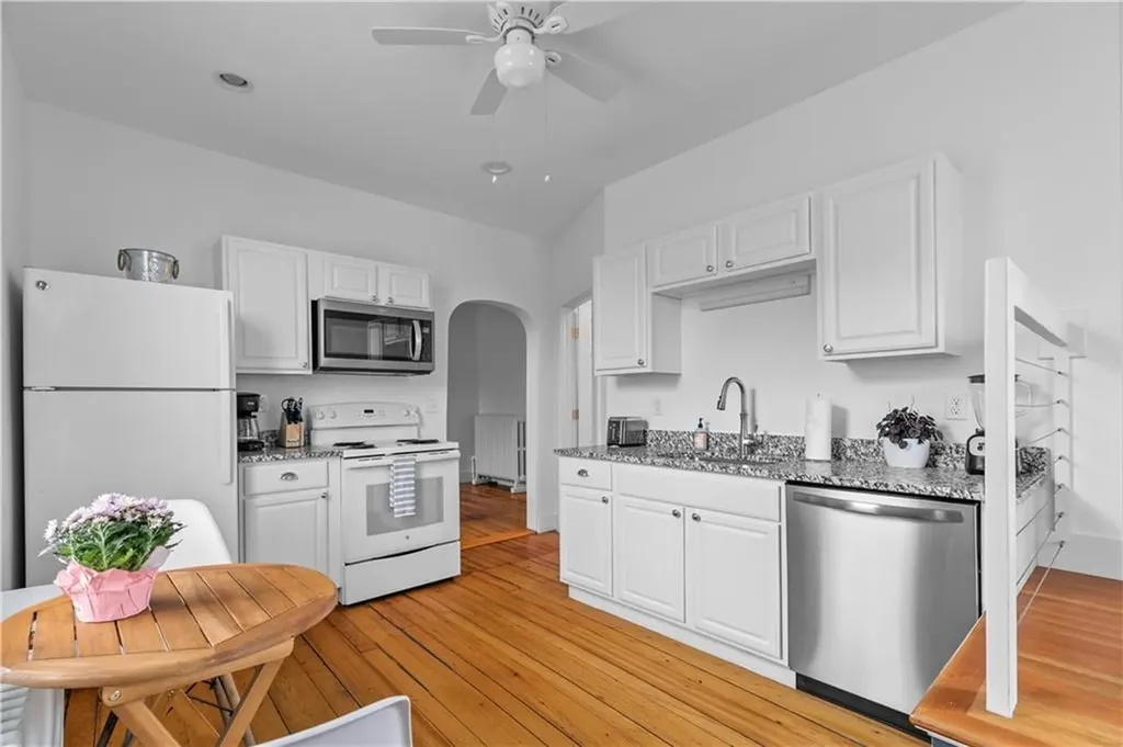 491 493 Thames Street Newport RI 02840