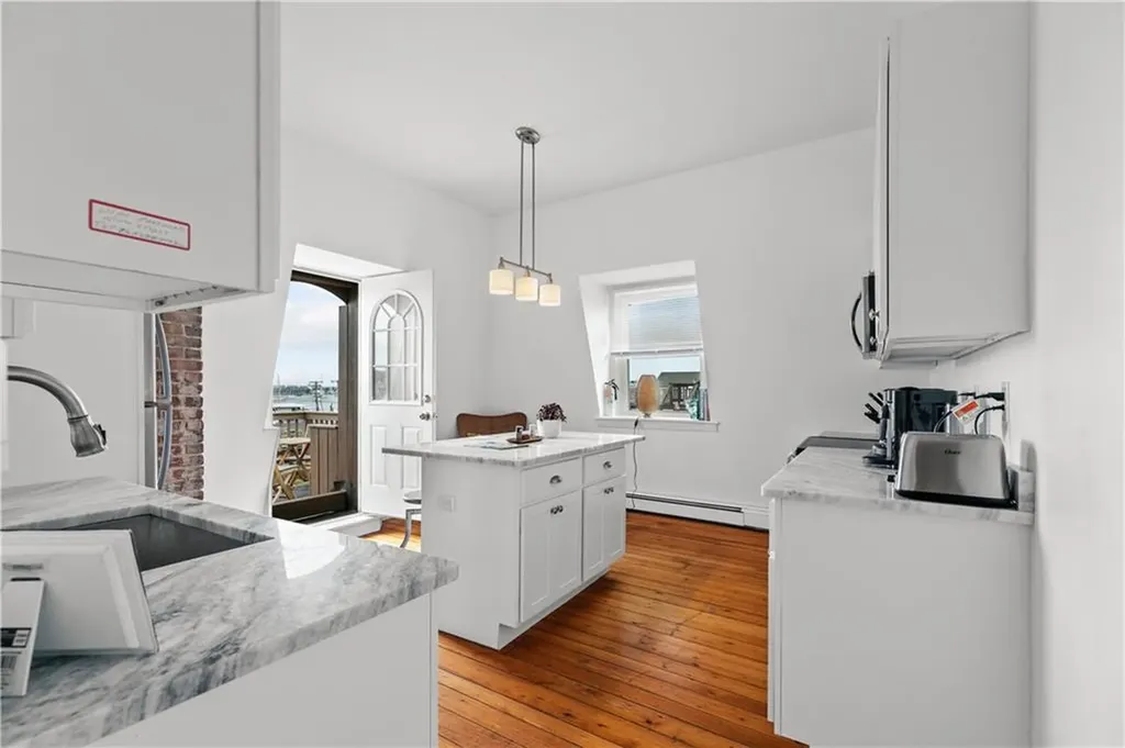 491 493 Thames Street Newport RI 02840