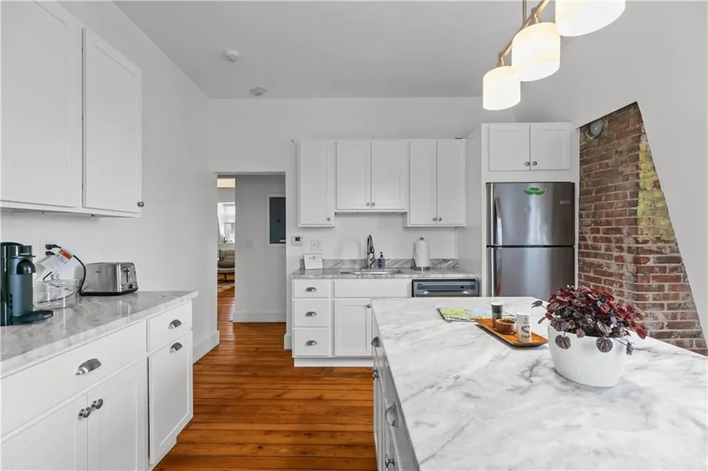 491 493 Thames Street Newport RI 02840