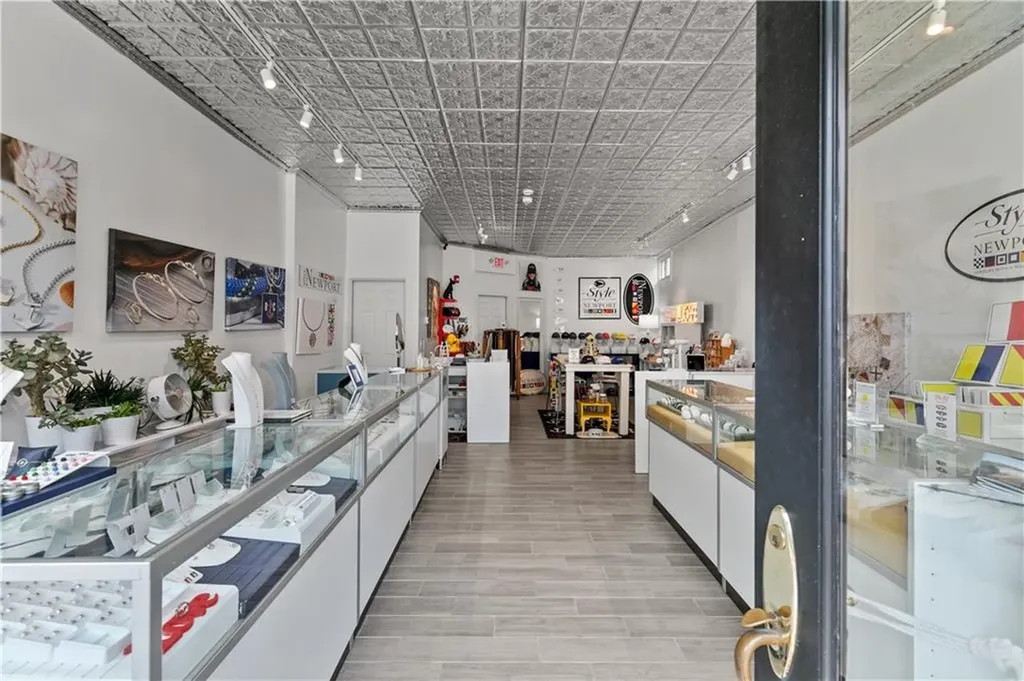 491 493 Thames Street Newport RI 02840