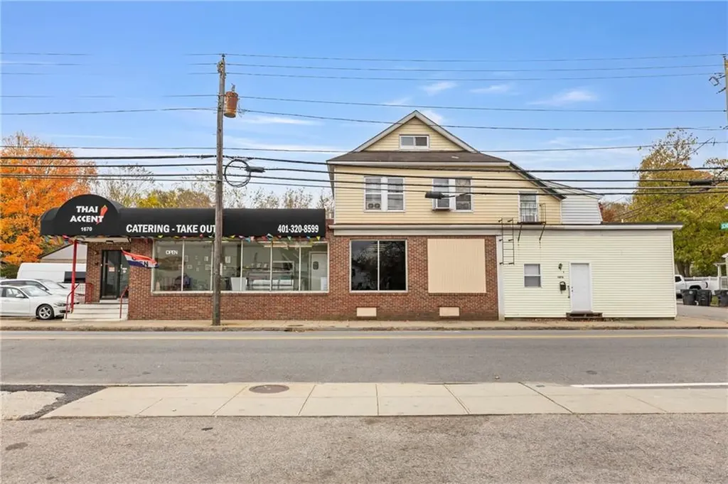 1674 1670 Main Street West Warwick RI 02893