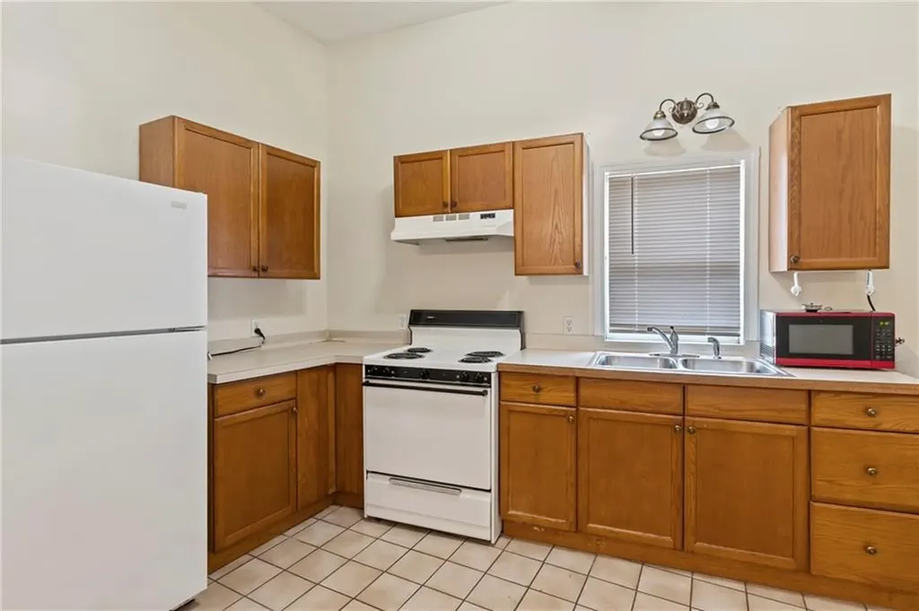 1674 1670 Main Street West Warwick RI 02893
