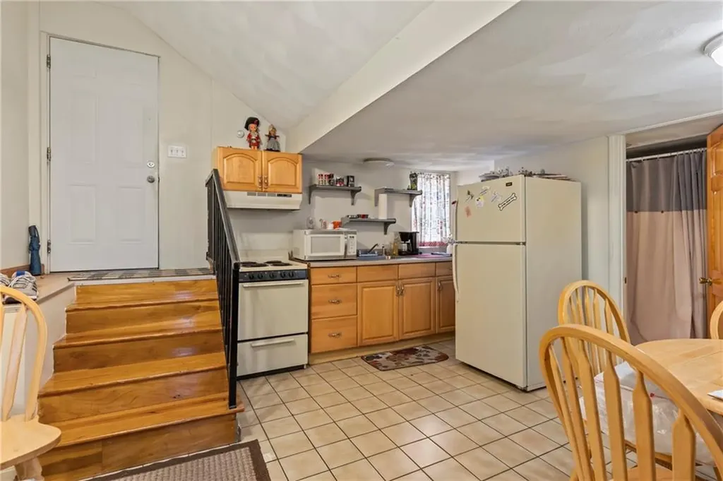 1674 1670 Main Street West Warwick RI 02893