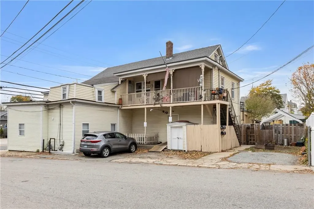 1674 1670 Main Street West Warwick RI 02893