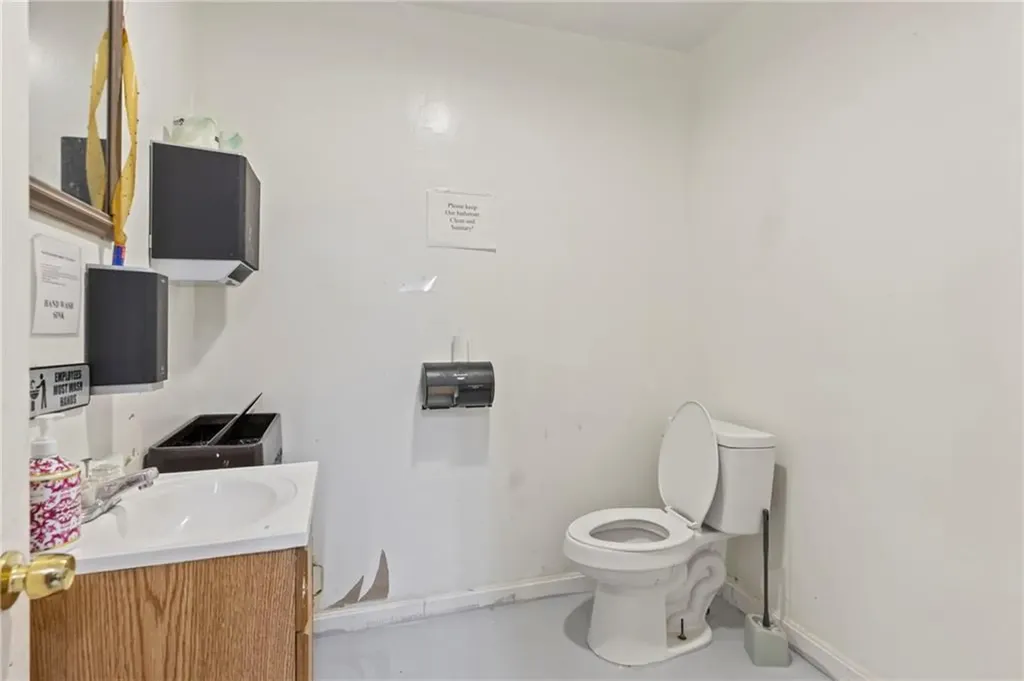 1674 1670 Main Street West Warwick RI 02893