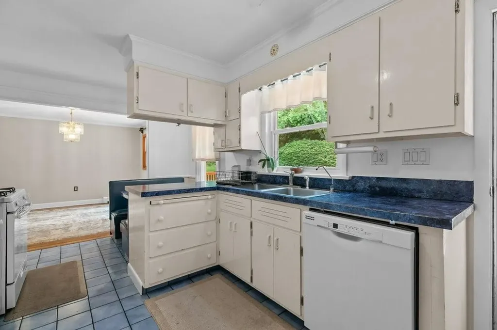 6 Wabasso Terrace Middletown RI 02842