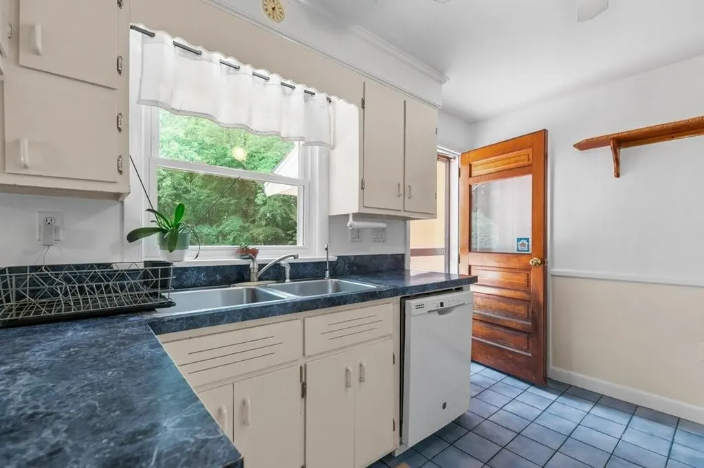 6 Wabasso Terrace Middletown RI 02842