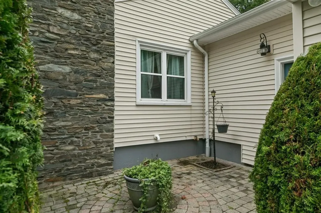 6 Wabasso Terrace Middletown RI 02842