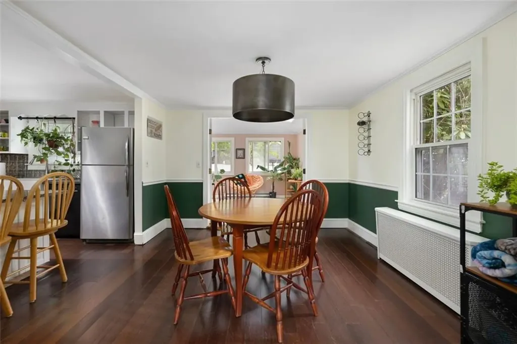 8 Dartmouth Avenue Warwick RI 02888