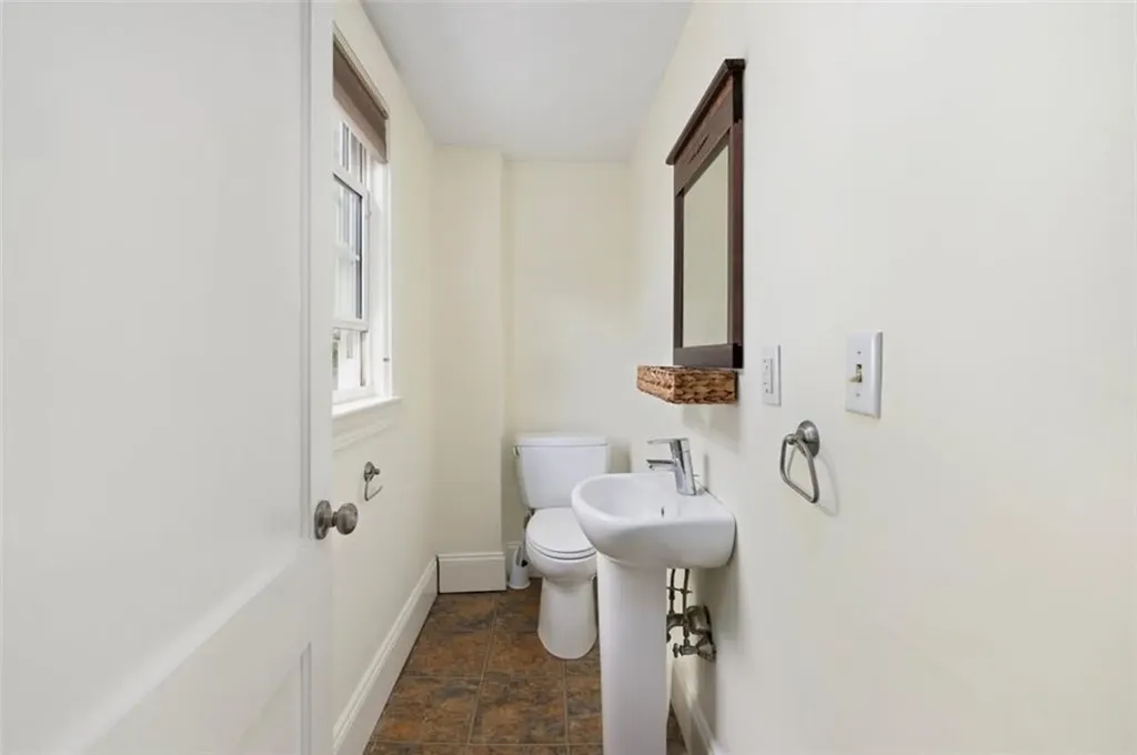 8 Dartmouth Avenue Warwick RI 02888
