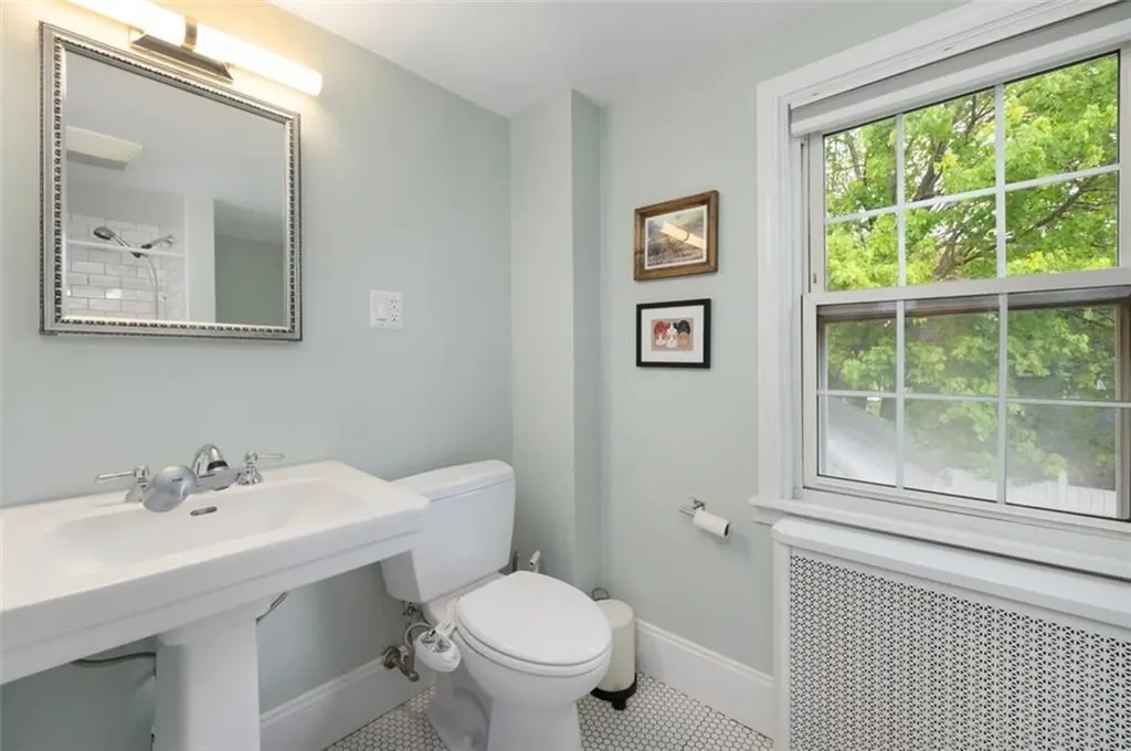 8 Dartmouth Avenue Warwick RI 02888