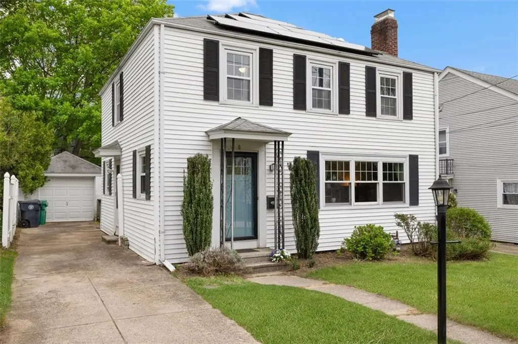 8 Dartmouth Avenue Warwick RI 02888