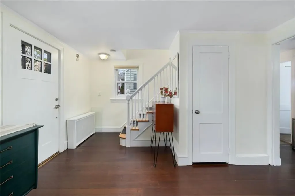 8 Dartmouth Avenue Warwick RI 02888