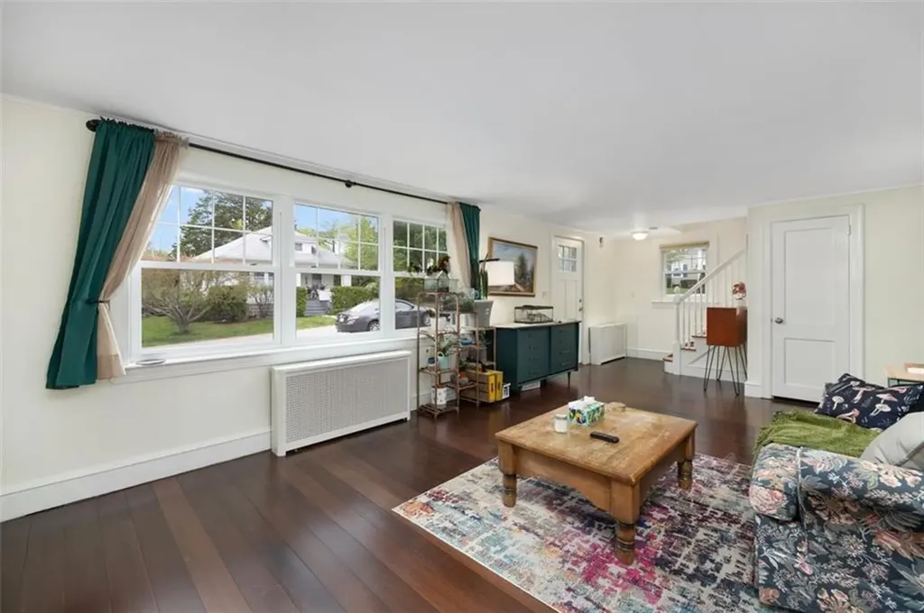 8 Dartmouth Avenue Warwick RI 02888