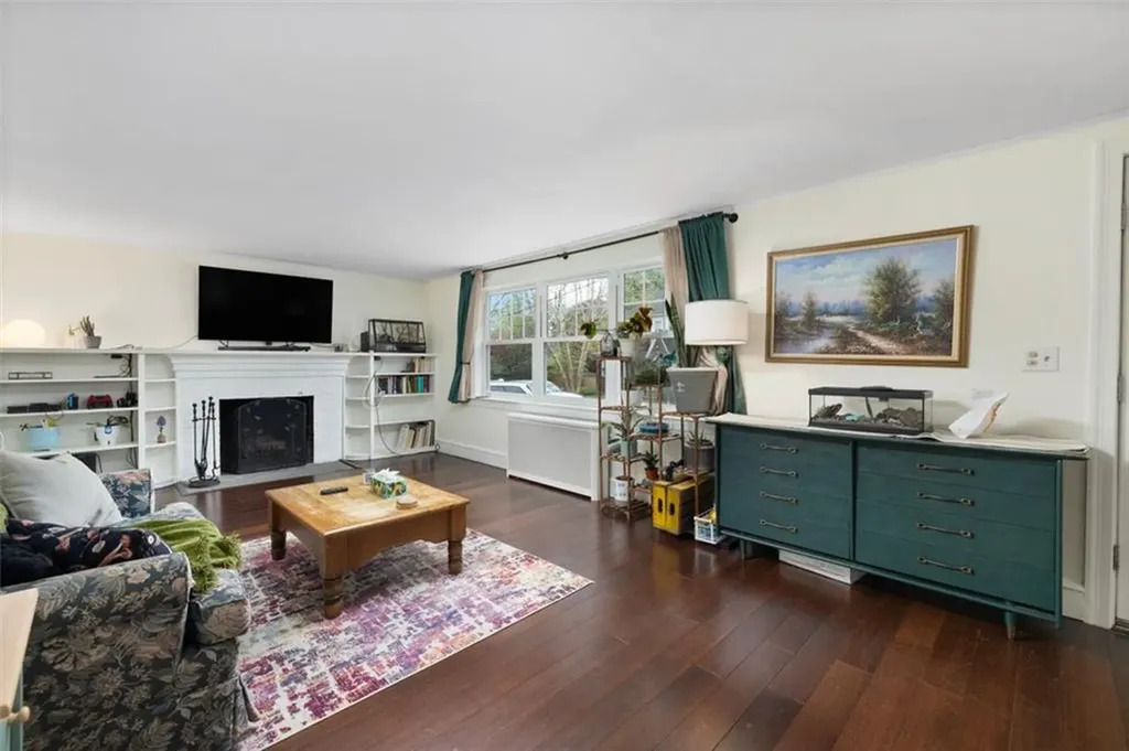 8 Dartmouth Avenue Warwick RI 02888
