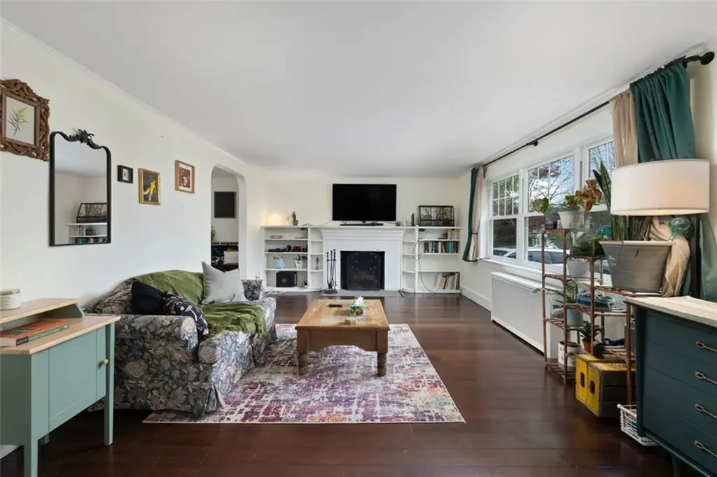 8 Dartmouth Avenue Warwick RI 02888