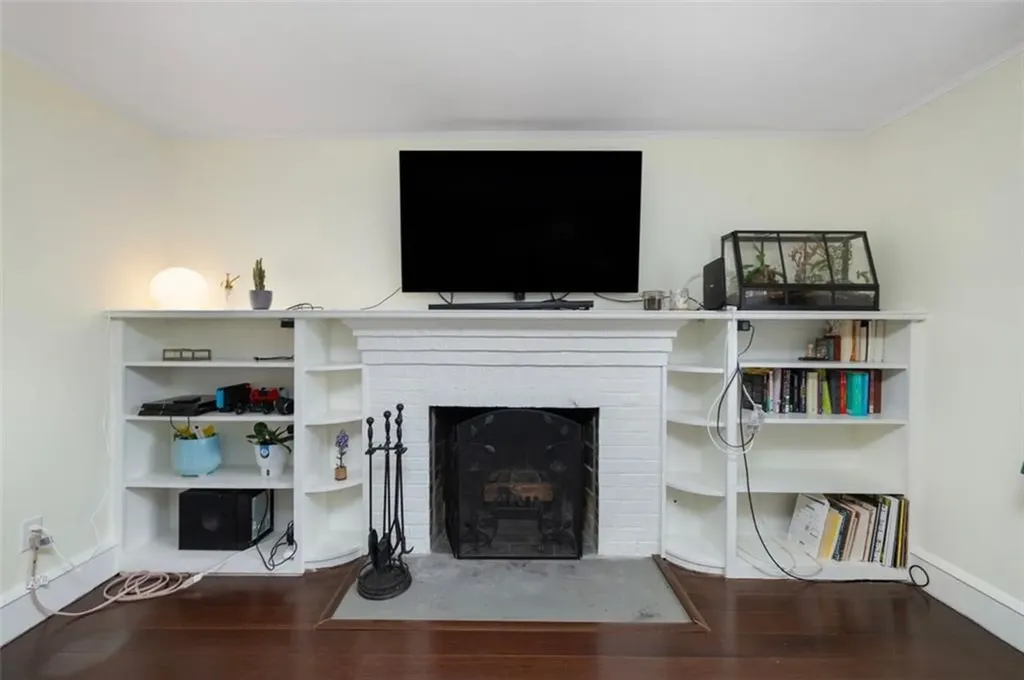 8 Dartmouth Avenue Warwick RI 02888