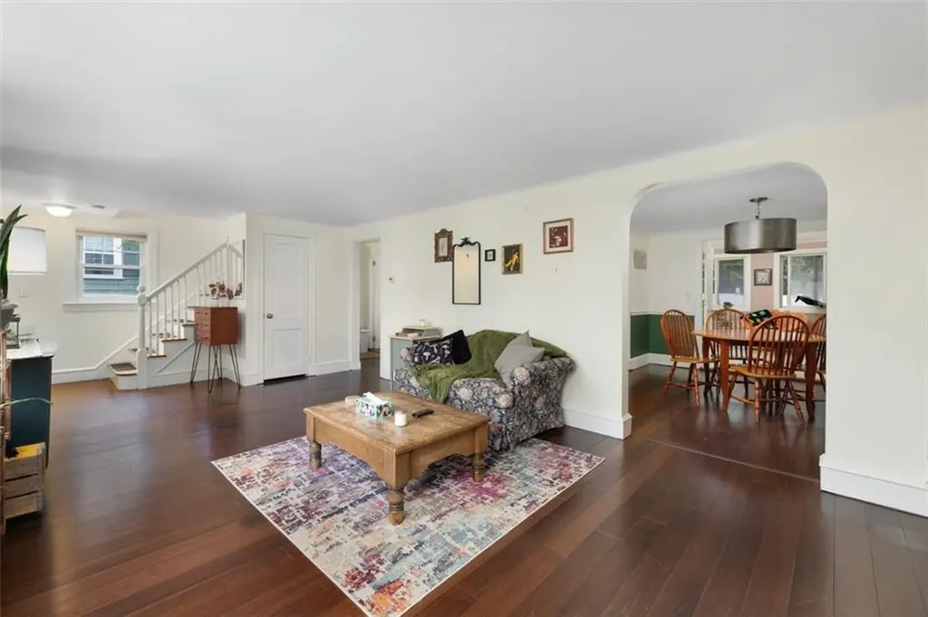 8 Dartmouth Avenue Warwick RI 02888