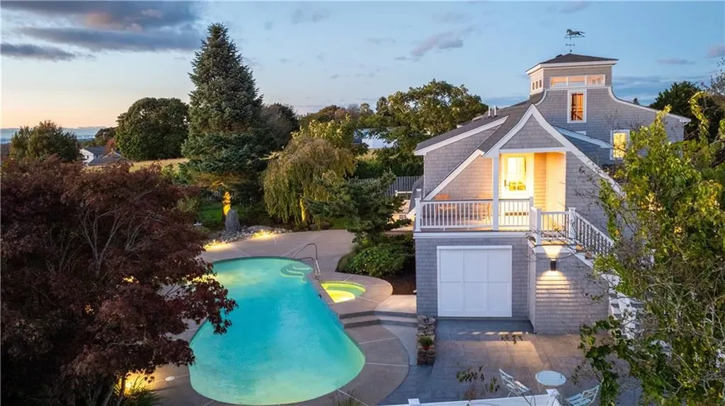 2040 East Main Road Portsmouth RI 02871