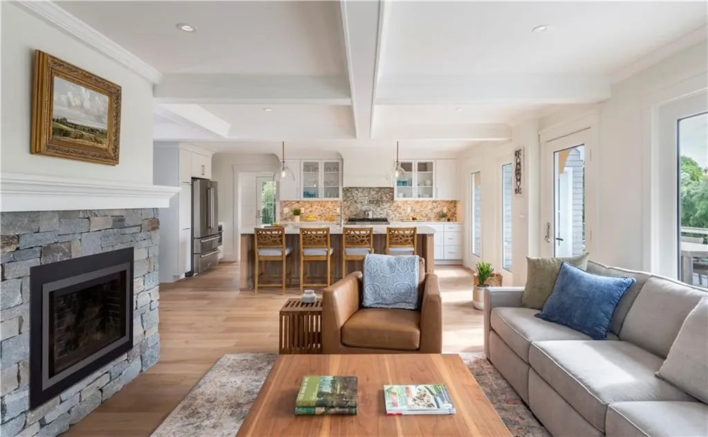 2040 East Main Road Portsmouth RI 02871