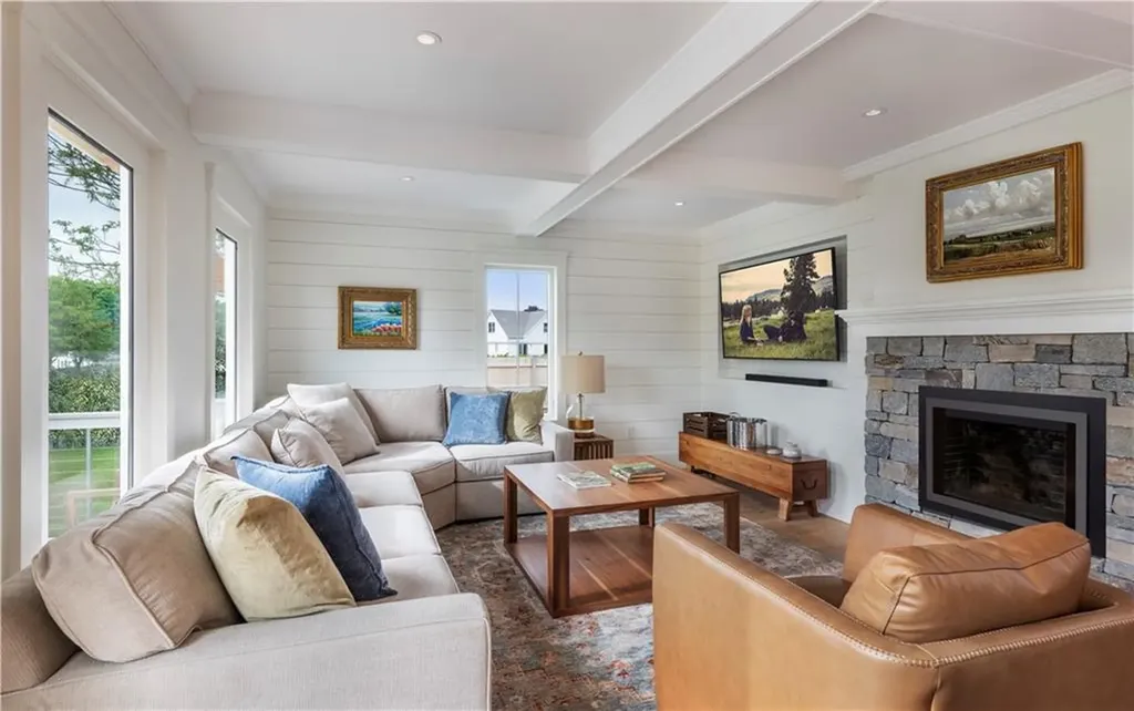 2040 East Main Road Portsmouth RI 02871