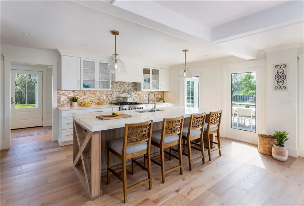 2040 East Main Road Portsmouth RI 02871